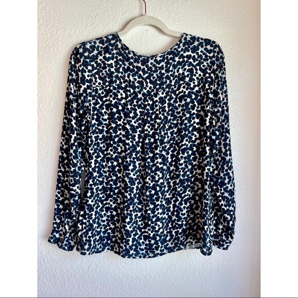 LAST CHANCE! Boden Crepe Flora Front Pleat Keyhole Blouse in Navy & Blue Size 6 - Picture 5 of 13
